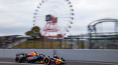 1. trénink v Japonsku ovládl Verstappen, do druhého nenastoupil. Sargeant boural