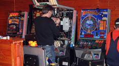 UČITEL GAMBLER prohrál v automatech peníze na školu v přírodě!