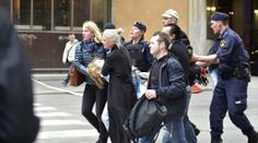Běh o život! Podívejte se, jak stovky lidí prchaly před kamionem