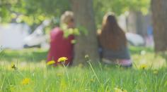 Polovina mladých je nezadaná. Na vině jsou sociální sítě, říkají psychologové