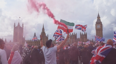 Toto je naše země. Přes sto tisíc Britů protestovalo proti migrantům a vládě