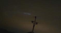 Prahu vyděsila podivná tančící světla na obloze. UFO je tu, píší lidé na facebooku