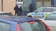 V kladenské nemocnici muž vyhrožoval zbraní. Sám se pak přihlásil policii
