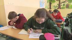 Bída s místy pro žáky pokračuje. Problém je se základními i středními školami