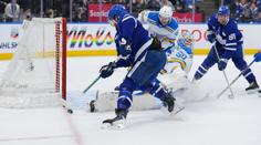 Momenty týdne v NHL: Gudasův útok na Howea, Nylanderova paráda a Pickardův skok