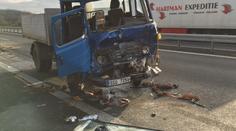 Vážná nehoda blokovala dálnici D7, zraněné vyprošťovali hasiči