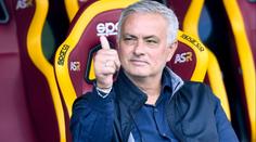 Mourinho při tiskovce sháněl číslo na tenistu Štěpánka, pak chválil Slavii