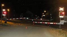 Cyklista projížděl závory. Zabil ho vlak