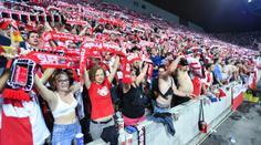 Trable fandů Slavie na Lize mistrů: Havárie busu, pokuta za koupel i zabavená piva!