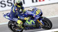 Rossi po roce slaví vítězství! Abraham vyrovnal nejlepší závod