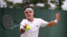 Menšík po bezzubém výkonu končí na Wimbledonu. Padla i Krejčíková