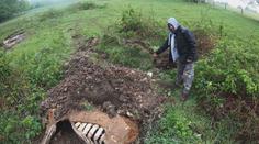 Chovatel měl tajně pohřbívat krávy za městem. Lidé se bojí o vodu ve studních
