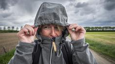 Počasím zamává studená fronta. Prudký pokles teplot, déšť a bouřky