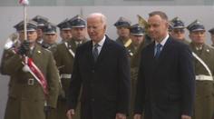 Joe Biden se setkal s Andrzejem Dudou. Součástí přivítání byla i vojenská přehlídka