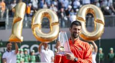 Djokovič slaví jubilejní stý titul. Finále ovládl po obrovské bitvě