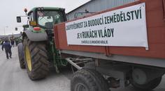 Zemědělci na protest blokovali silnice, vadí jim vládní plán na změny v dotacích