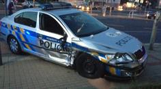 Řidička vjela v Praze do cesty houkajícím policistům, tři zranění