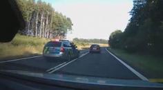 Zběsilá honička a sestřelení auta! Hlídka dopadla vězně. VIDEO