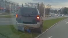 Auto ujelo od benzinky bez placení. Policie po dramatické honičce zadržela čtyři lidi