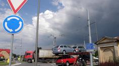 Řidiči pozor! Na 'kruháčích' platí nová pravidla dávání přednosti