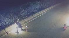 VIDEO: Žhář chtěl podpálit budovu, omylem zapálil sám sebe