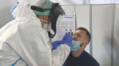 Za čtvrtek přibylo 50 988 nákaz covidem. Počet hospitalizovaných stoupl