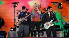 Obří trapas na koncertě Coldplay. Kamera zachytila moment, kterým žije celý internet