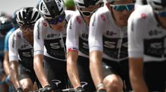 Psychopat v pelotonu! Froomeův parťák zmlátil soupeře a končí