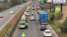 Na příjezdu do Prahy kolabovala doprava! Na D10 se srazilo 10 aut