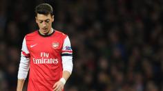 Özil má problém! Autem srazil fotografa, kouč ho poslal domů