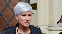 Mám jít prodávat do obchodu? Ohradila se Rathova exmluvčí kvůli vstupu do politiky