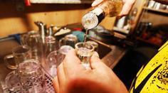 Metanolová aféra nekončí! Alkohol otrávil dalšího muže (63)