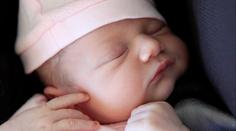 Ve slovenském babyboxu našli miminko. Děvčátku jsou už dva měsíce