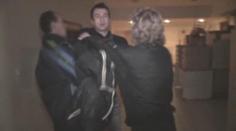 EXKLUZIVNÍ VIDEO: Napadení reportéra TV Nova u soudu. Trest pro vraha