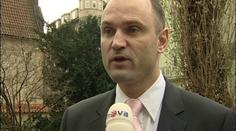 Policisté uvěřili vědmě, pak vyjeli na Ruzyni s transportérem