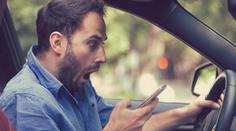 POÚRAZOVÁ PÉČE: K čemu používáme mobil za volantem? Průzkum přinesl šokující zjištění