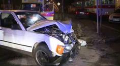 Opilec za volantem: naboural auto a autobus a usnul