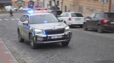 Policie našla nebezpečnou ženu s nožem. Pohybovala se na nádraží v Benešově