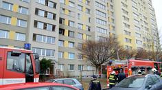 Hasiči sundavali opilého mladíka ze střechy