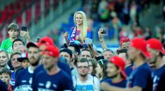 Láska v Plzni! Pomozte zamilované fanynce najít muže ze stadionu