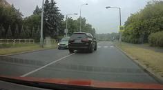 VIDEO: Hrozivý manévr SUV před přechodem v Praze. Ostatní vyvázli jen těsně