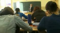 VIDEO: Studentky se brutálně porvaly o přestávce. Jedna se usmála a za chvíli skončila nemocnici