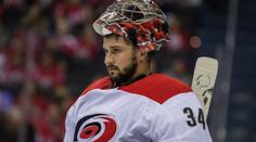 NHL se letos nevrátí, myslí si brankář Mrázek. Volný čas si krátí golfem
