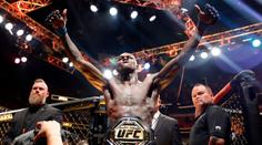 Zápasník Adesanya zpátky na trůnu v UFC. Hvězdný Masvidal ukončil kariéru