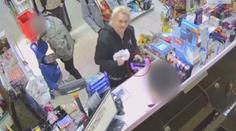 Policie pátrá po ženě, která okradla seniorku. Ta teď nemá na nájem