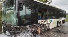 Na Jihlavsku se srazil autobus s náklaďákem. Na místo letěl vrtulník