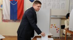 Slovenští politici odvolili. Bojí se ale, že naštvaní Slováci k urnám nedorazí