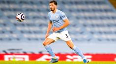 Souček má smůlu. Hráčem Premier League se stal portugalský obránce