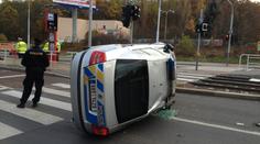 Policejní vůz zablokoval po nehodě dva jízdní pruhy