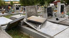 Vlašimí otřáslo poničení hrobů na hřbitově. Důvodu lidé nemohou uvěřit